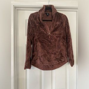 Women’s North Face Quarter Zip pullover